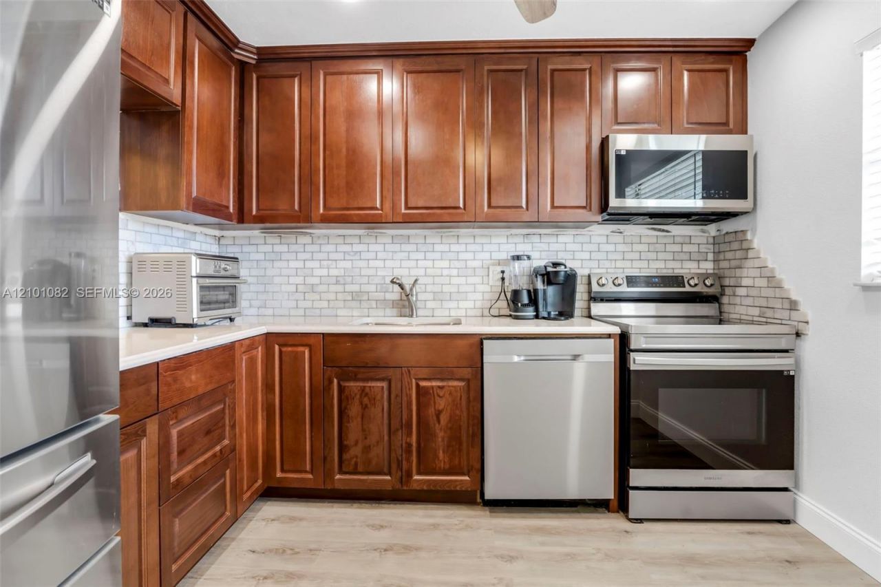 6770 Royal Palm Blvd , Unit 211L, Margate, FL 33063 Photo