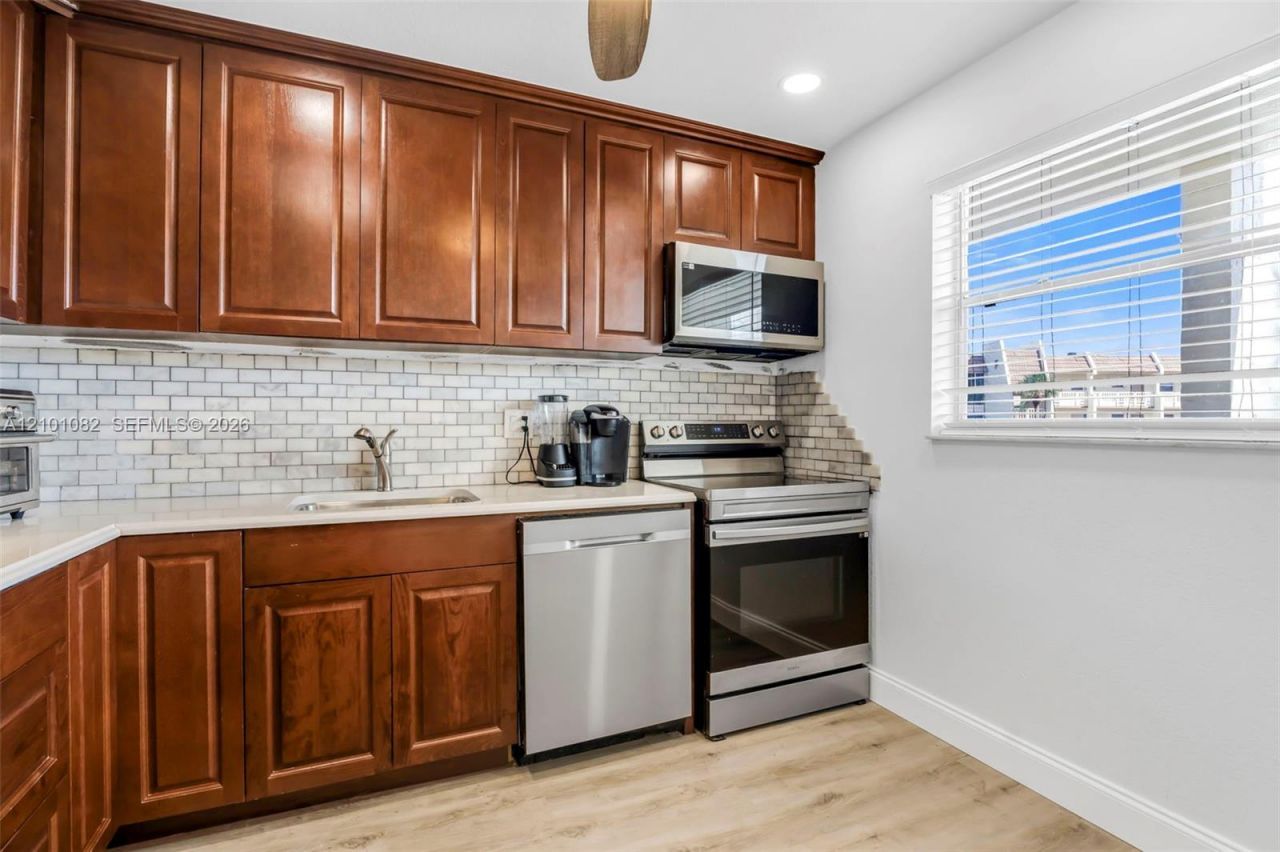 6770 Royal Palm Blvd , Unit 211L, Margate, FL 33063 Photo