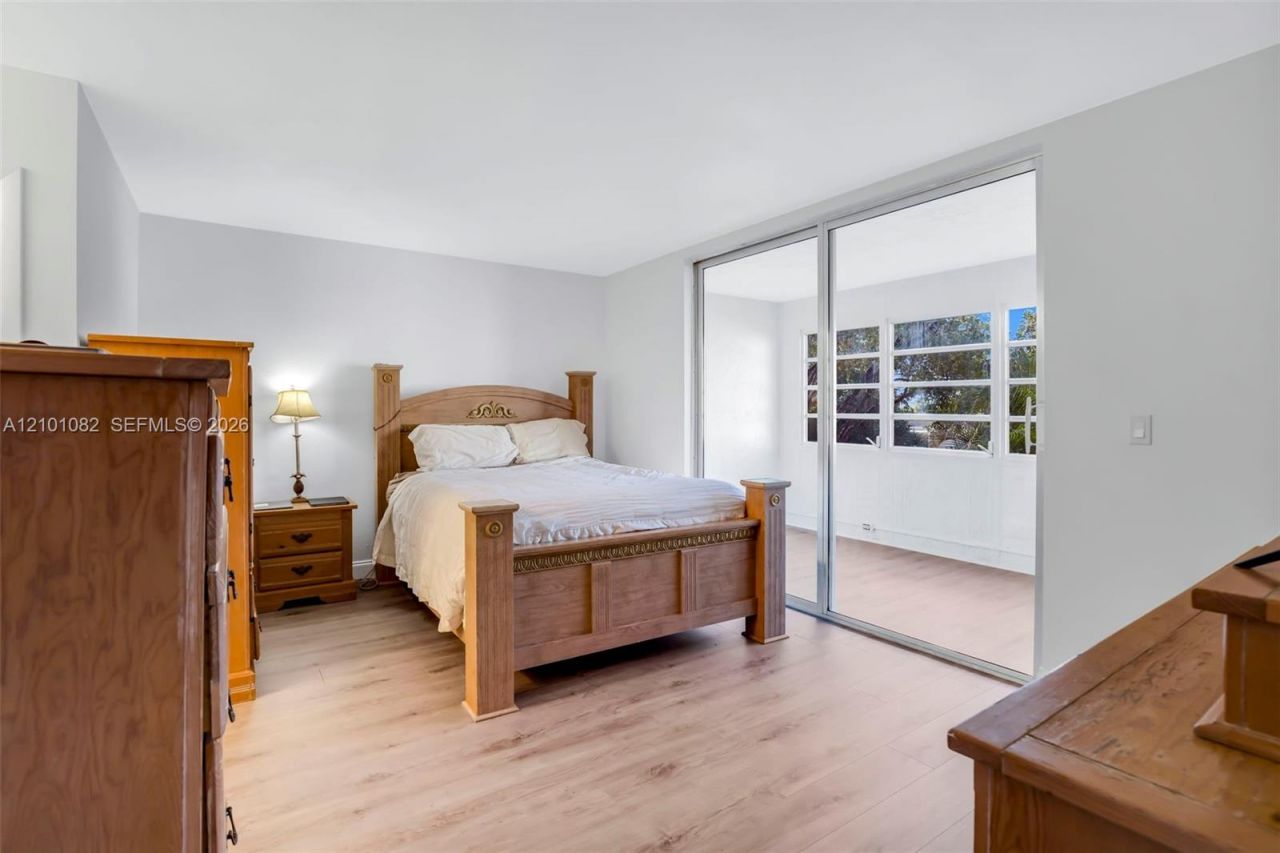 6770 Royal Palm Blvd , Unit 211L, Margate, FL 33063 Photo