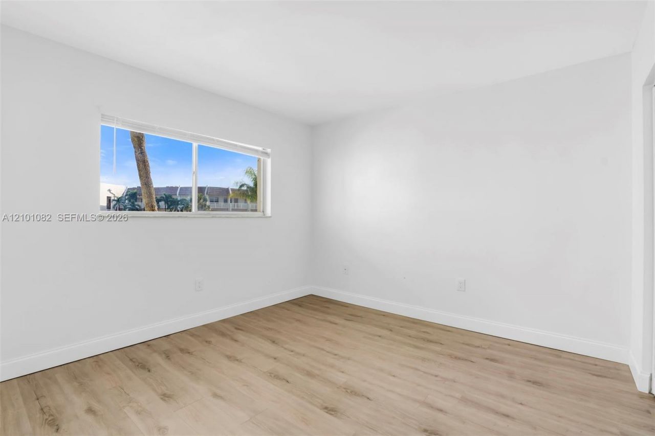 6770 Royal Palm Blvd , Unit 211L, Margate, FL 33063 Photo