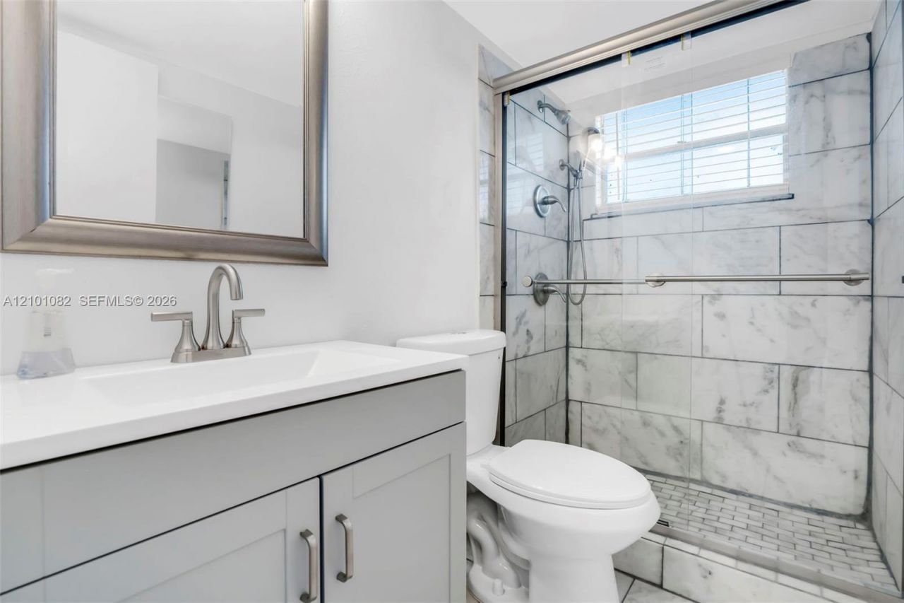 6770 Royal Palm Blvd , Unit 211L, Margate, FL 33063 Photo