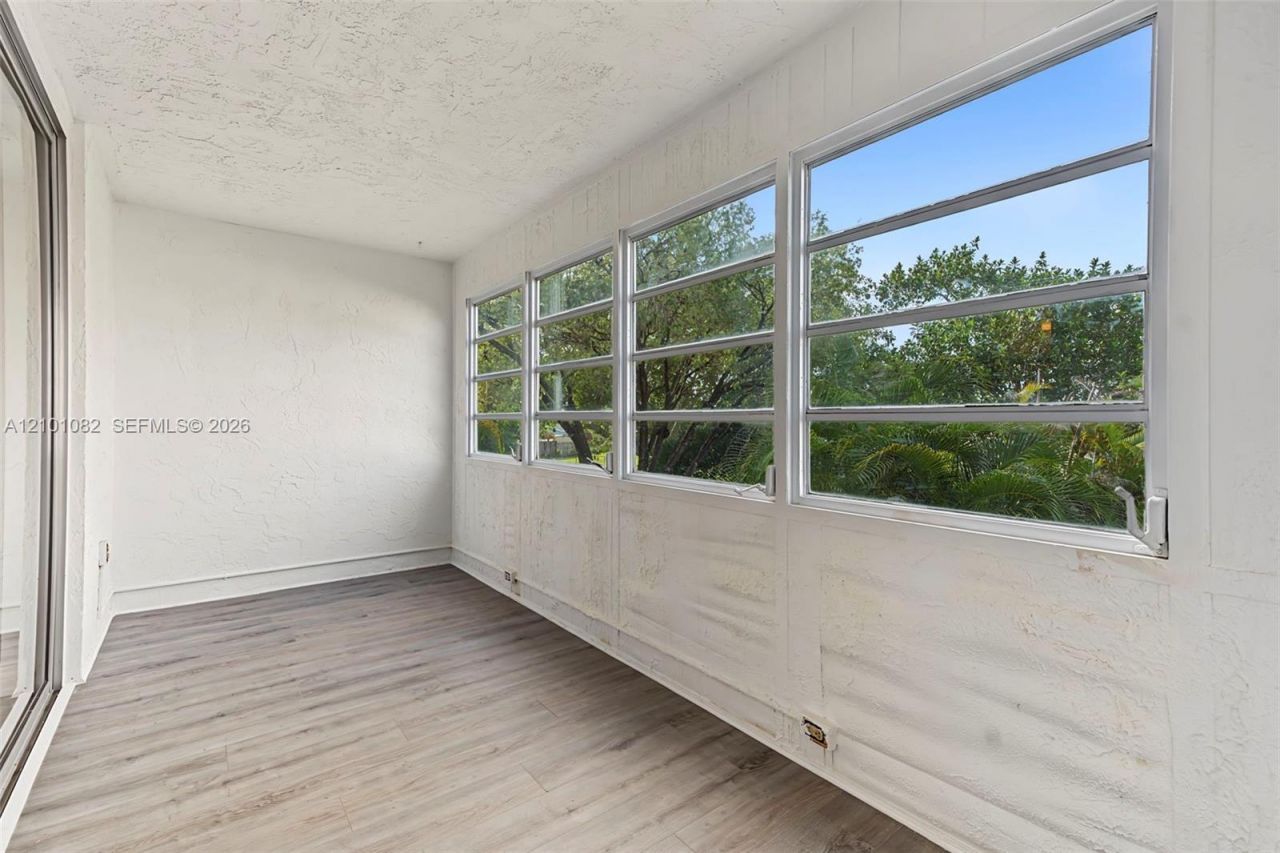 6770 Royal Palm Blvd , Unit 211L, Margate, FL 33063 Photo