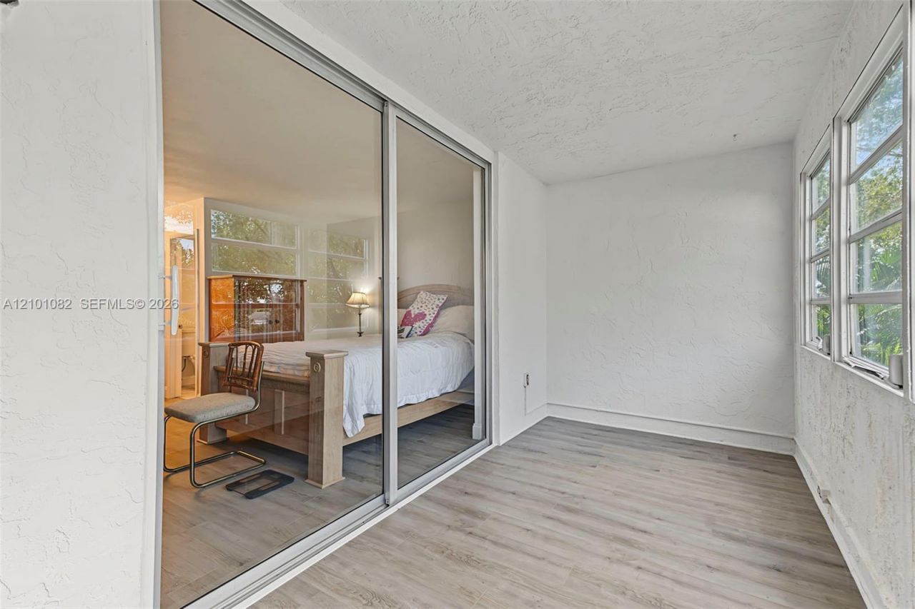 6770 Royal Palm Blvd , Unit 211L, Margate, FL 33063 Photo