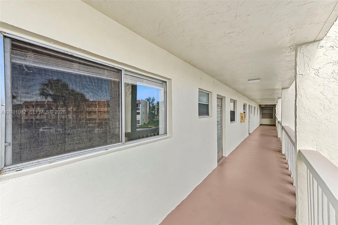 6770 Royal Palm Blvd , Unit 211L, Margate, FL 33063 Photo
