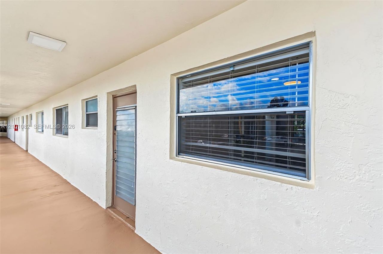 6770 Royal Palm Blvd , Unit 211L, Margate, FL 33063 Photo