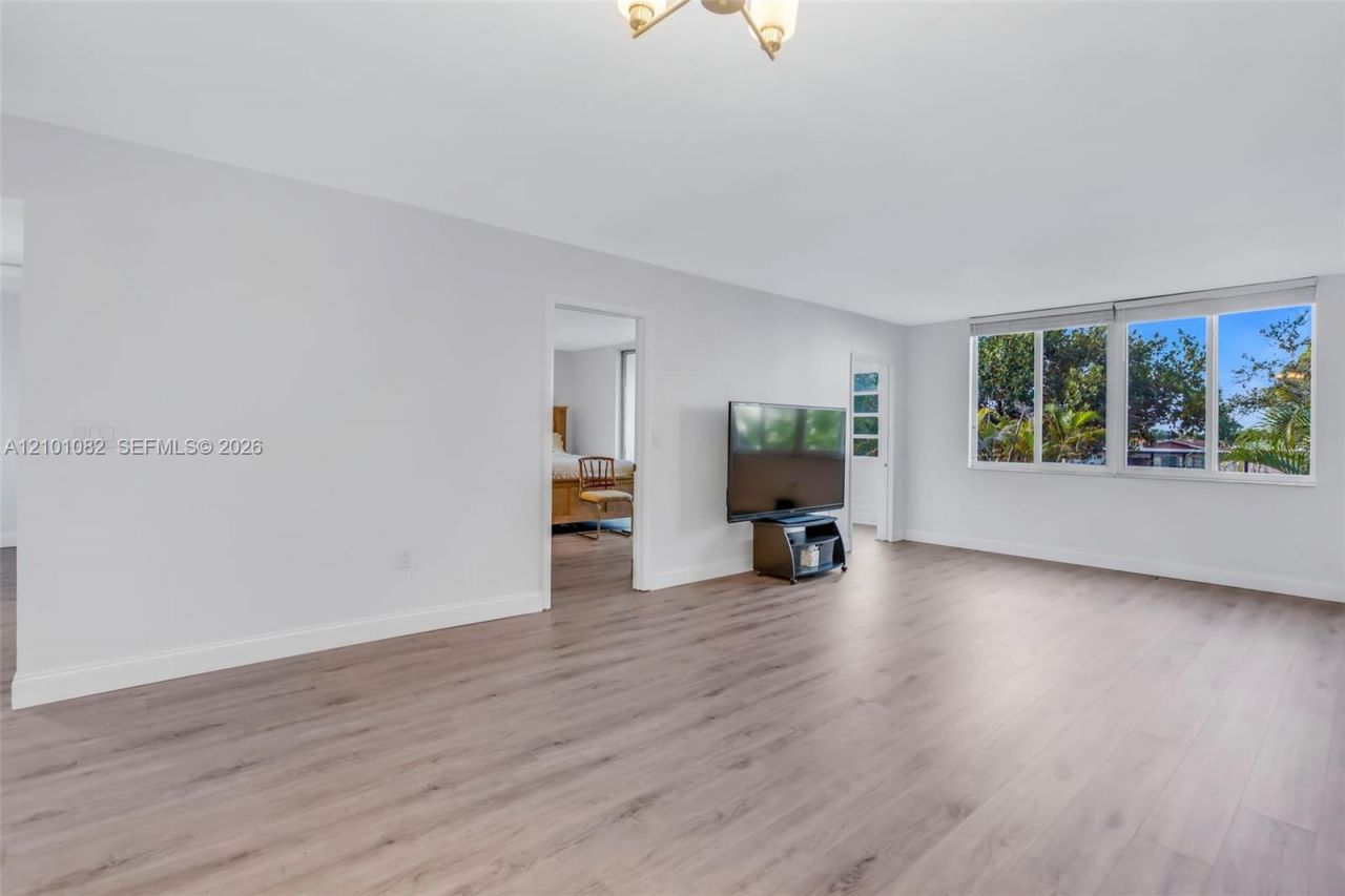 6770 Royal Palm Blvd , Unit 211L, Margate, FL 33063 Photo