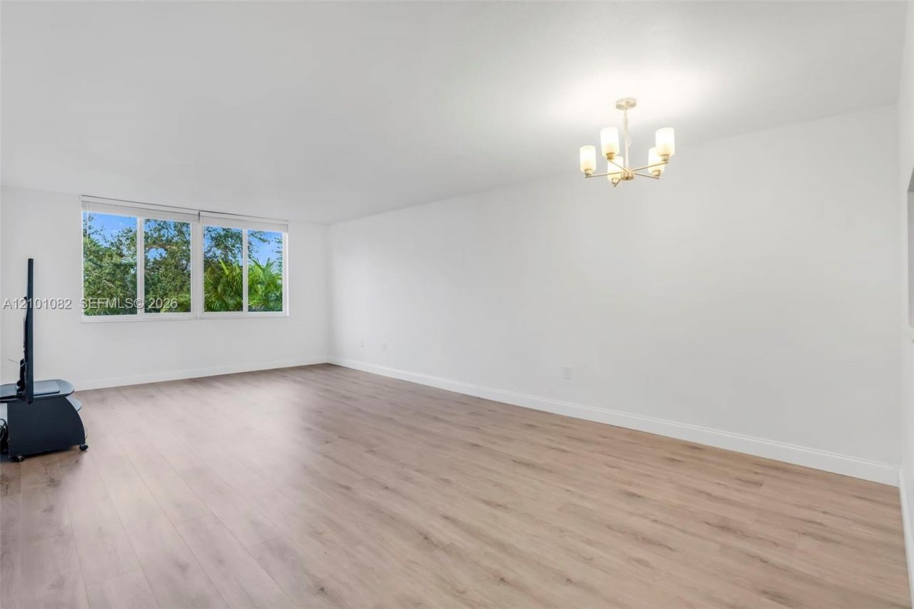 6770 Royal Palm Blvd , Unit 211L, Margate, FL 33063 Photo