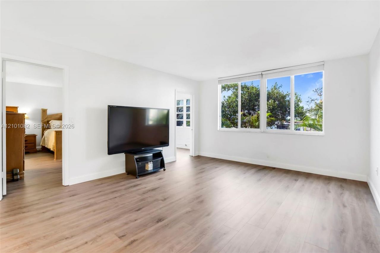 6770 Royal Palm Blvd , Unit 211L, Margate, FL 33063 Photo