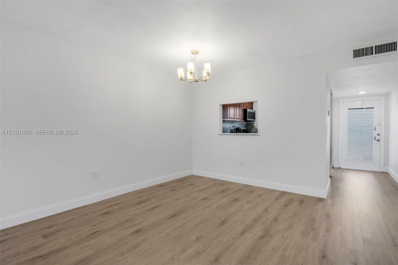 6770 Royal Palm Blvd , Unit 211L, Margate, FL 33063 Photo