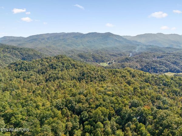 2760 Hawks View Tr, Pigeon Forge, TN 37876