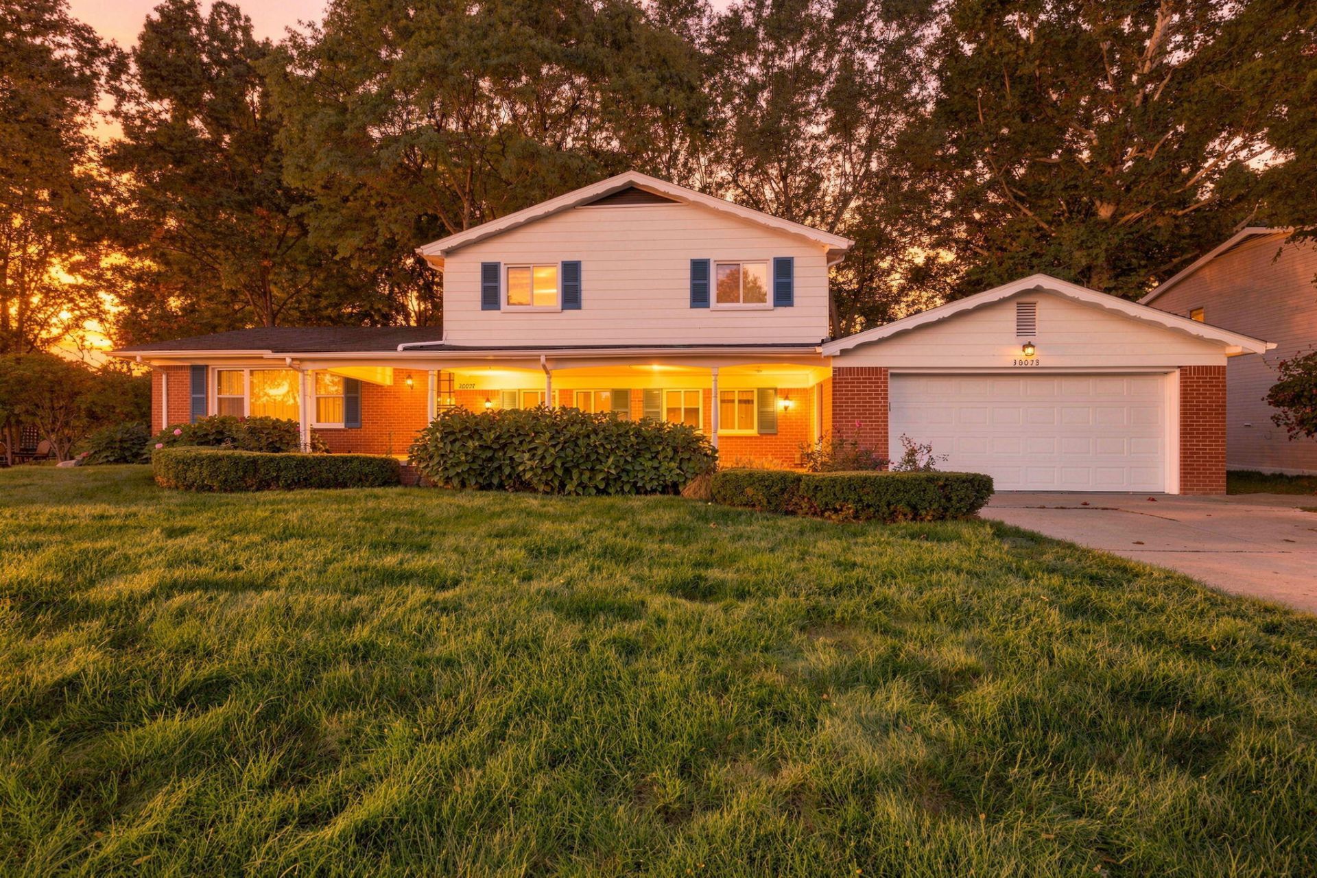 30073 Wicklow Road, Farmington Hills, MI 48334 Main Photo