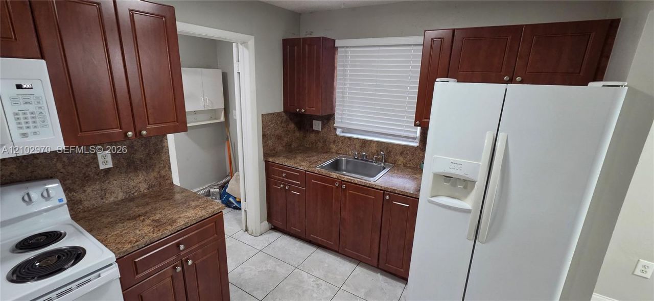 208 NW 56th Ave, Unit front, Miami, FL 33126 Photo