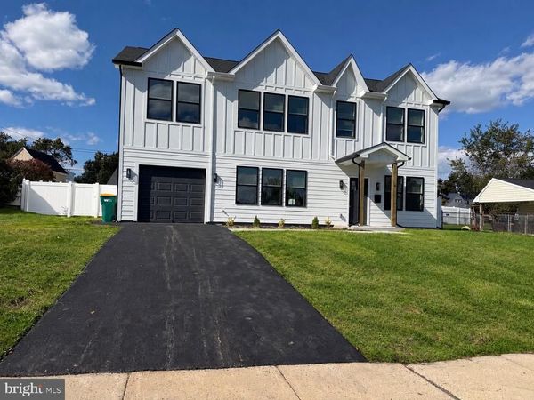 6 APRICOT LANE , LEVITTOWN, PA 19055