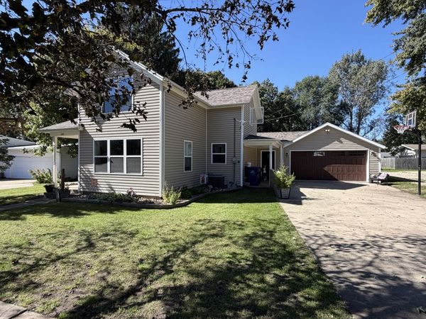 633 S Main Street , Sheffield, IL 61361