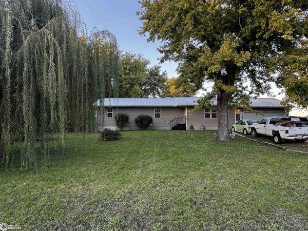 103 E River Road, Oakville, IA 52646