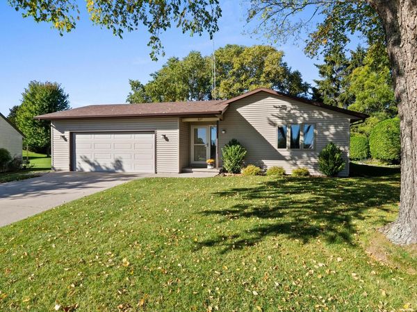 827 Nicholas COURT, Manitowoc, WI 54220