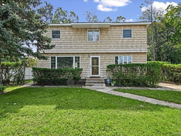 132 Commonwealth Drive , Wyandanch, NY 11798
