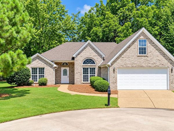 23 WEATHERSTONE DR, Jackson, TN 38305