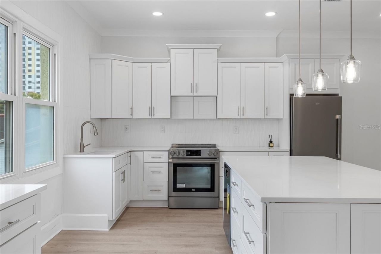 1756 Central Avenue, Saint Petersburg, FL 33712 Photo