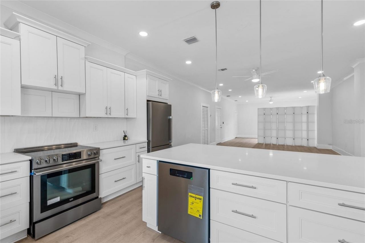 1756 Central Avenue, Saint Petersburg, FL 33712 Photo