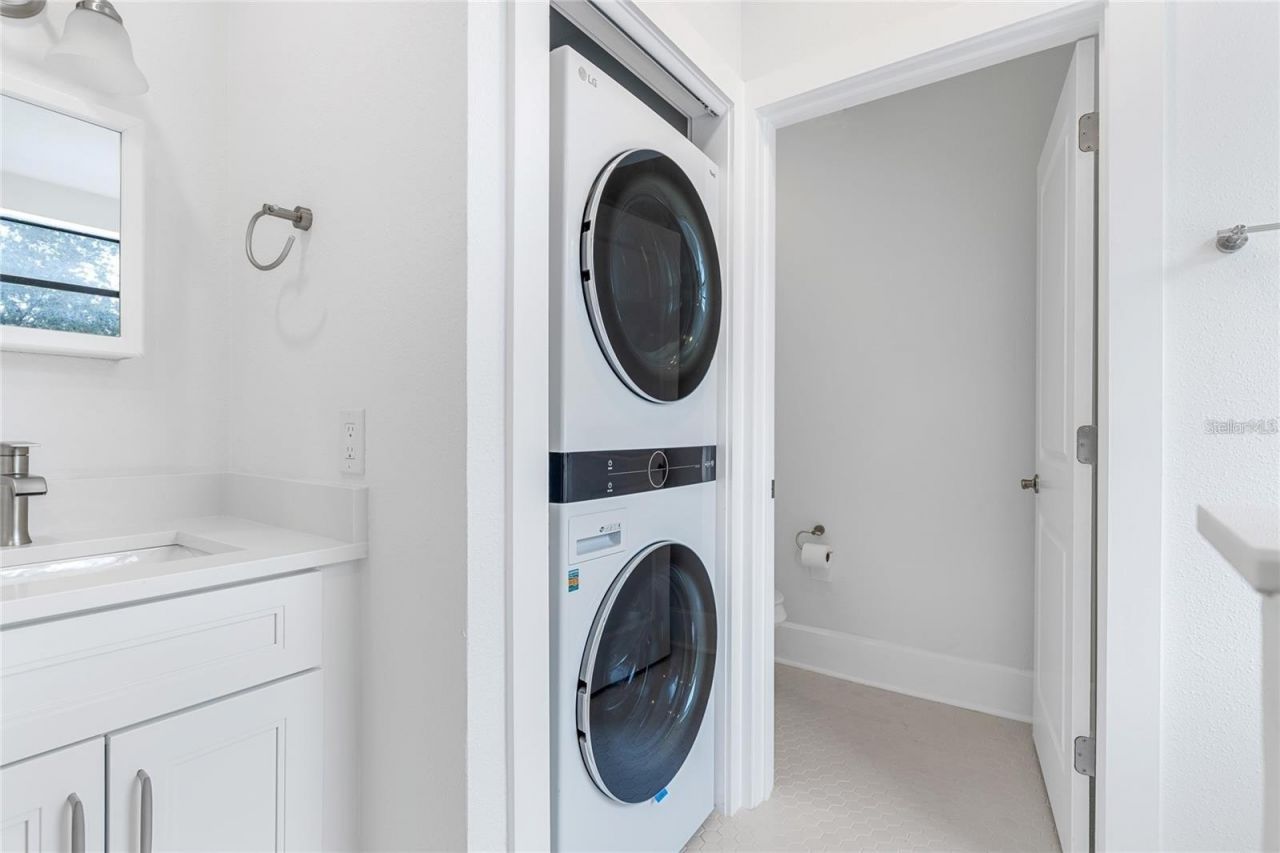 1756 Central Avenue, Saint Petersburg, FL 33712 Photo