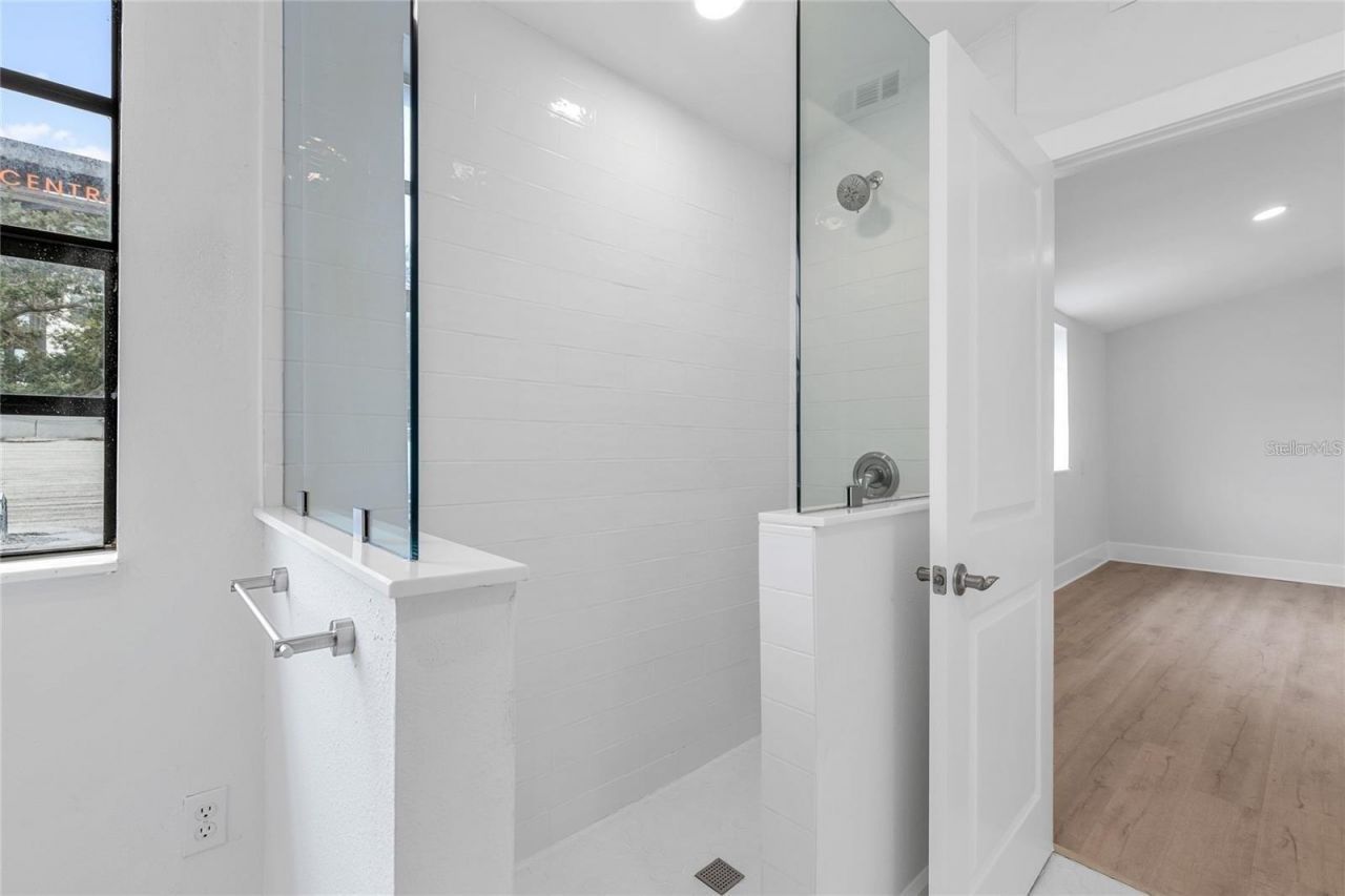 1756 Central Avenue, Saint Petersburg, FL 33712 Photo