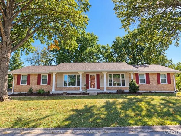 17 Savoy Drive, Lake St Louis, MO 63367