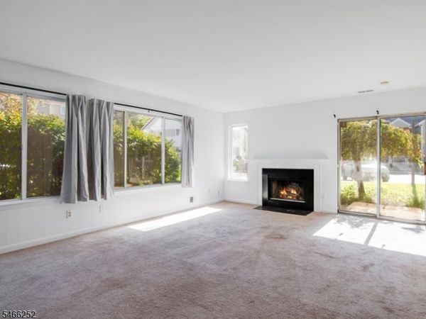92 Falcon Ridge Way, Hamburg, NJ 07419