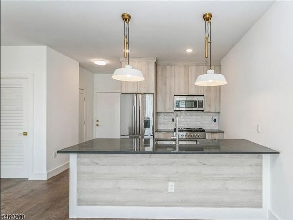 386 Fifth St, Jersey, NJ 07302