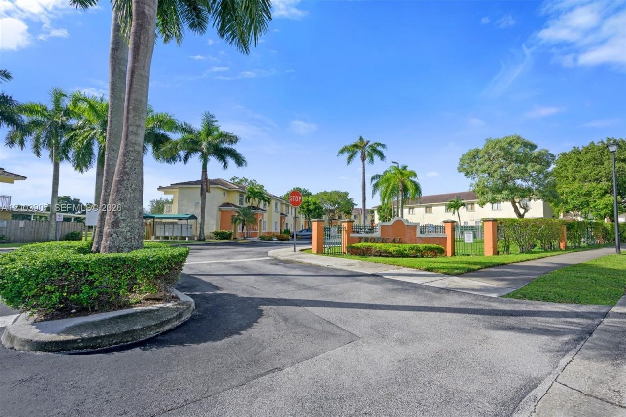 7230 NW 174th Ter , Unit 204, Hialeah, FL 33015 Photo