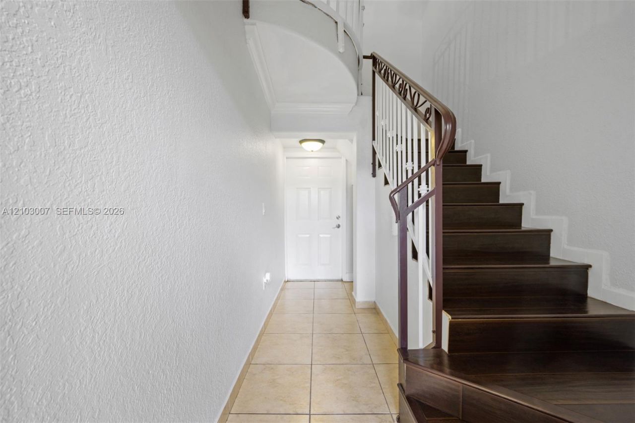 7230 NW 174th Ter , Unit 204, Hialeah, FL 33015 Photo
