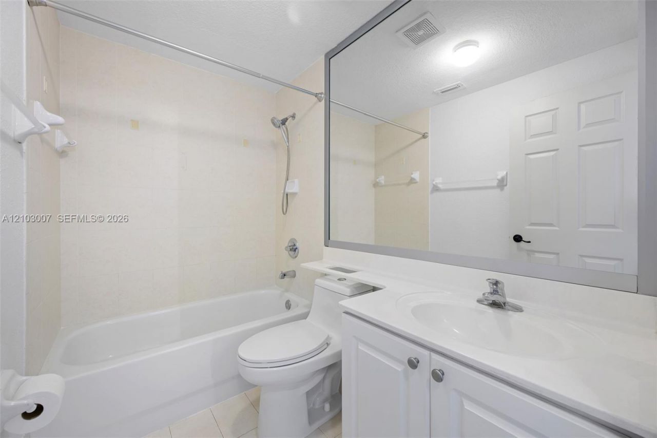 7230 NW 174th Ter , Unit 204, Hialeah, FL 33015 Photo