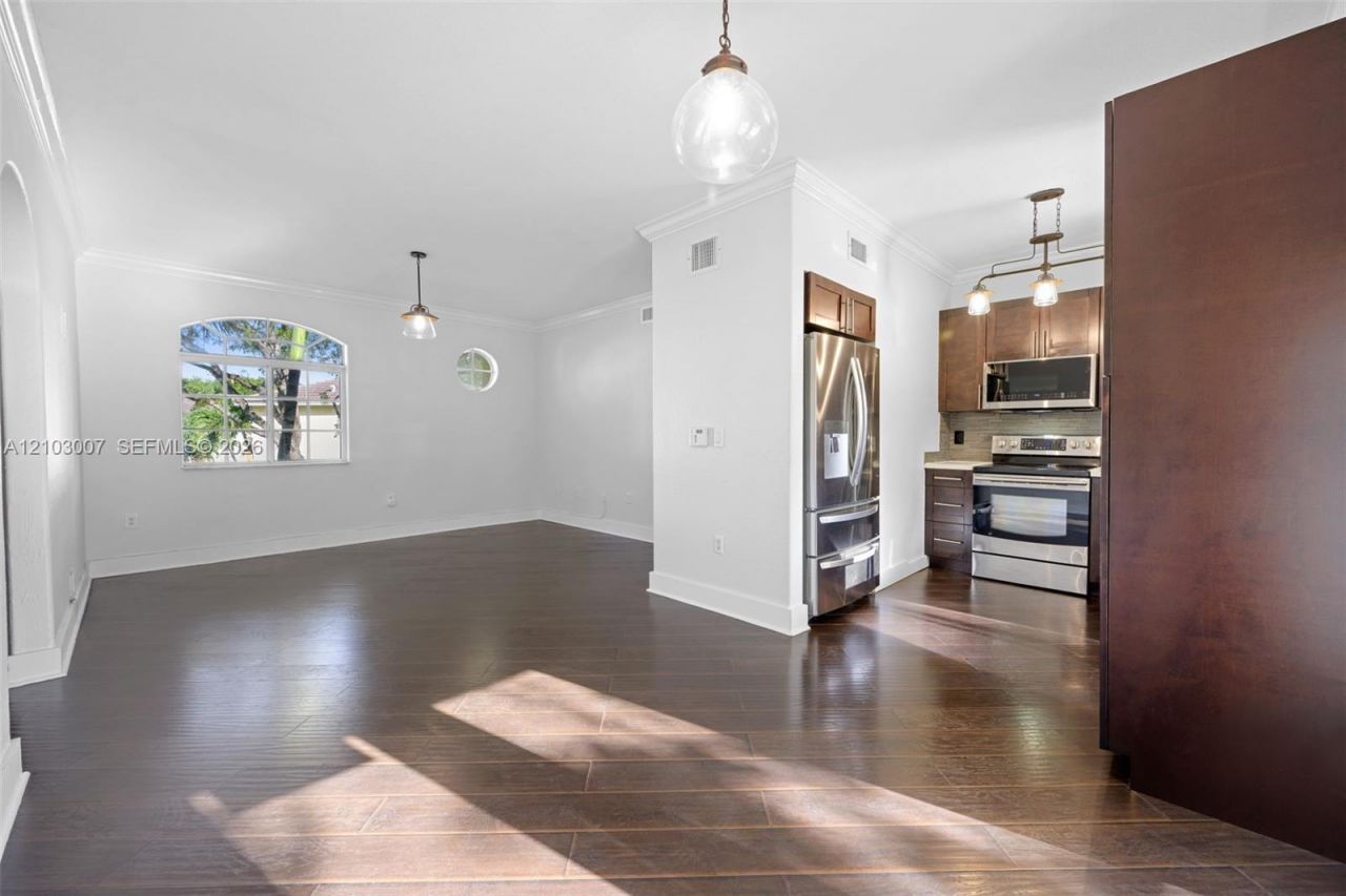 7230 NW 174th Ter , Unit 204, Hialeah, FL 33015 Photo