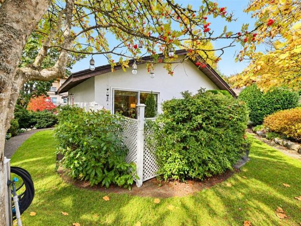 278 Island Hwy, Unit #2, View Royal, BC V9B 1G5