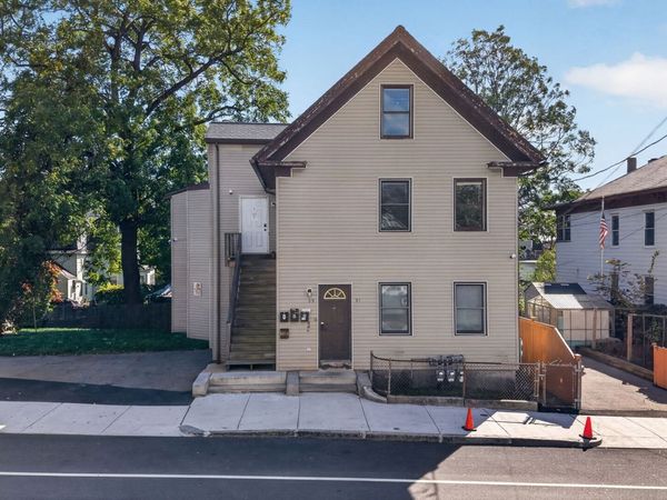89 Third St, Lowell, MA 01850