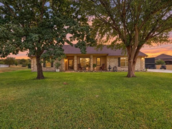 10425 Brangus Drive, Crowley, TX 76036