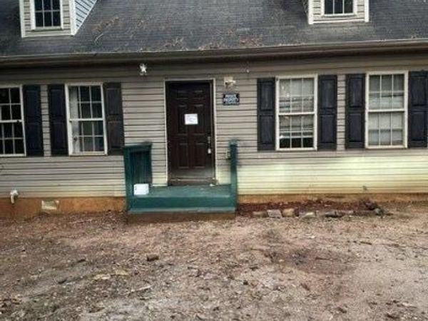 1303 W Solomon St, Griffin, GA 30223