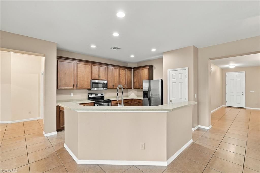 8091 Allamanda Ct, Lehigh Acres, FL 33972 Photo