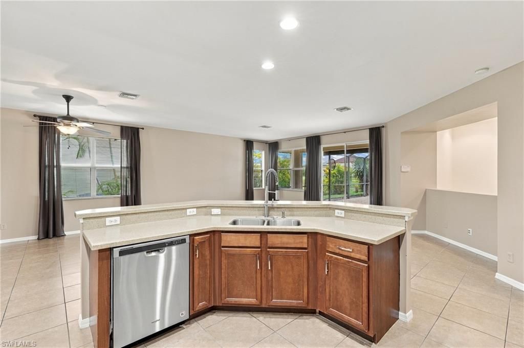 8091 Allamanda Ct, Lehigh Acres, FL 33972 Photo
