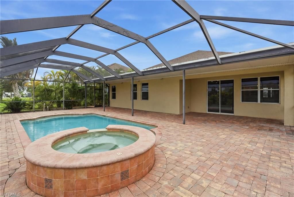 8091 Allamanda Ct, Lehigh Acres, FL 33972 Photo