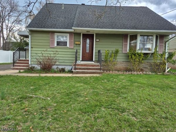 66 Independence Dr, Roselle, NJ 07203