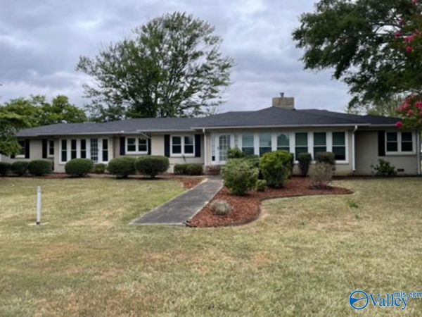 13085 Mooresville Road, Athens, AL 35613