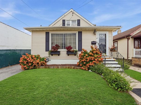 19 Catherine Avenue , Franklin Square, NY 11010