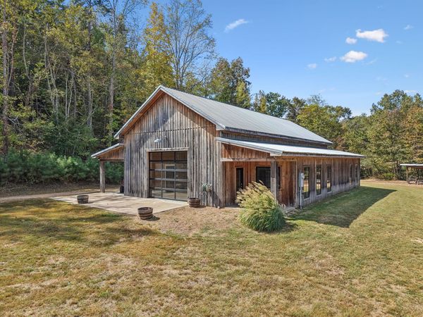3600 Dee Oguin Rd, Pleasantville, TN 37033