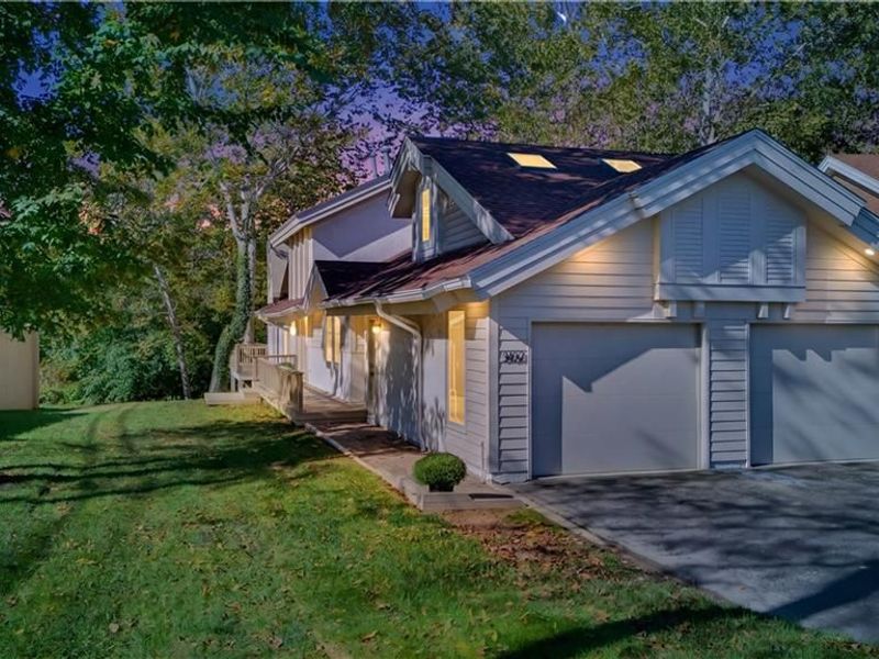 1460 W Alex Bell Road, Washington Township, OH 45459 Photo 2