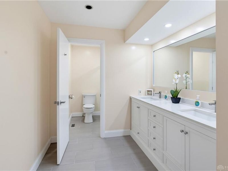 1460 W Alex Bell Road, Washington Township, OH 45459 Photo 34