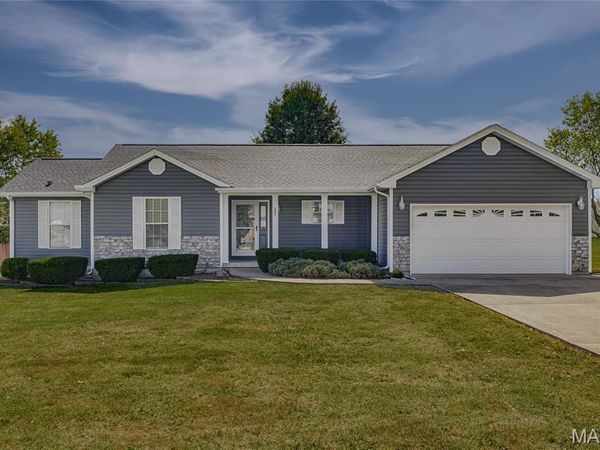 562 Oak Street, Farmington, MO 63640