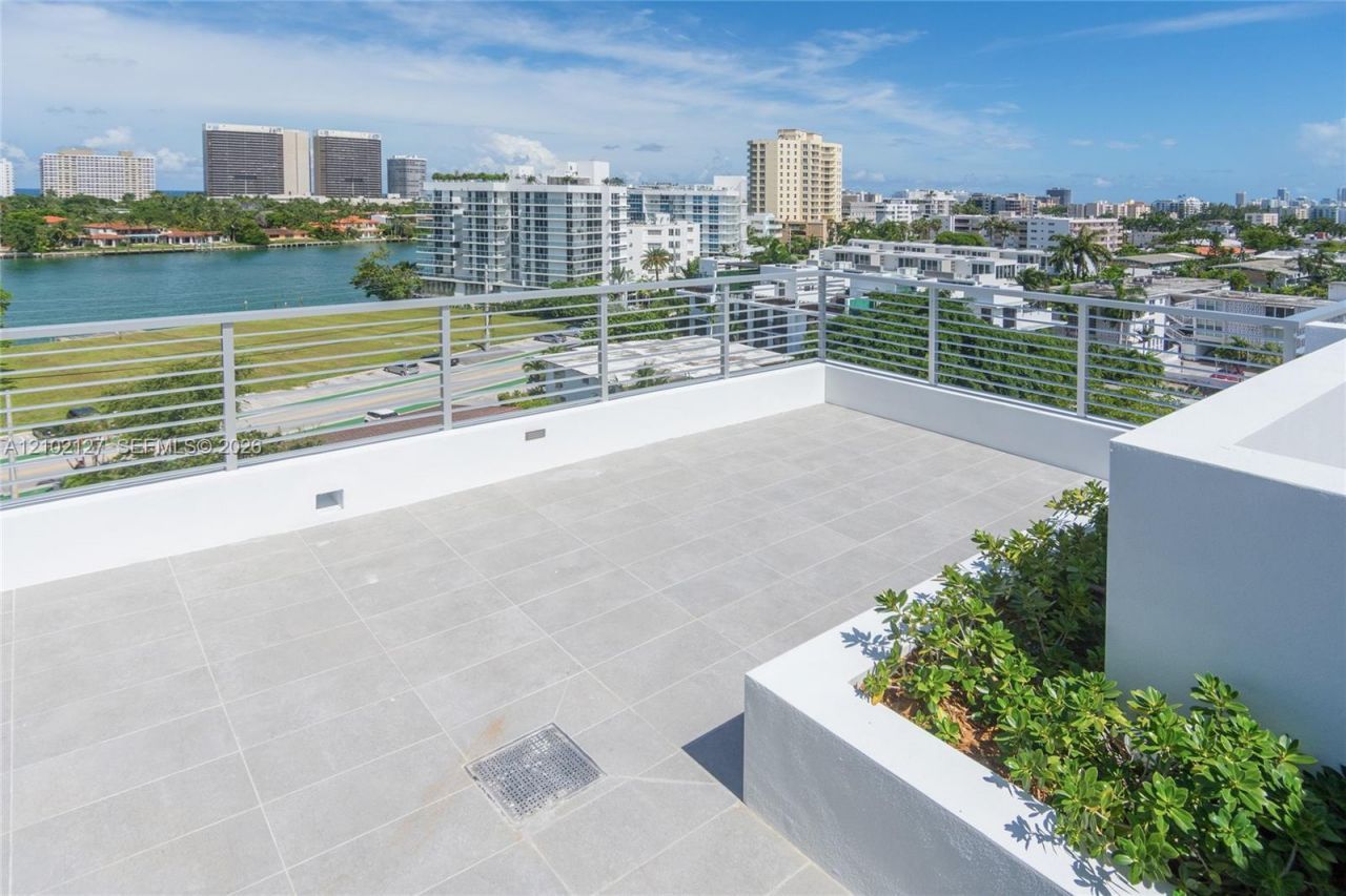 1100 100th St , Unit 302, Bay Harbor Islands, FL 33154 Photo