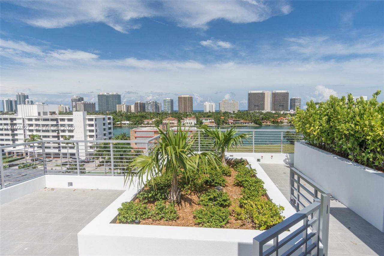 1100 100th St , Unit 302, Bay Harbor Islands, FL 33154 Photo
