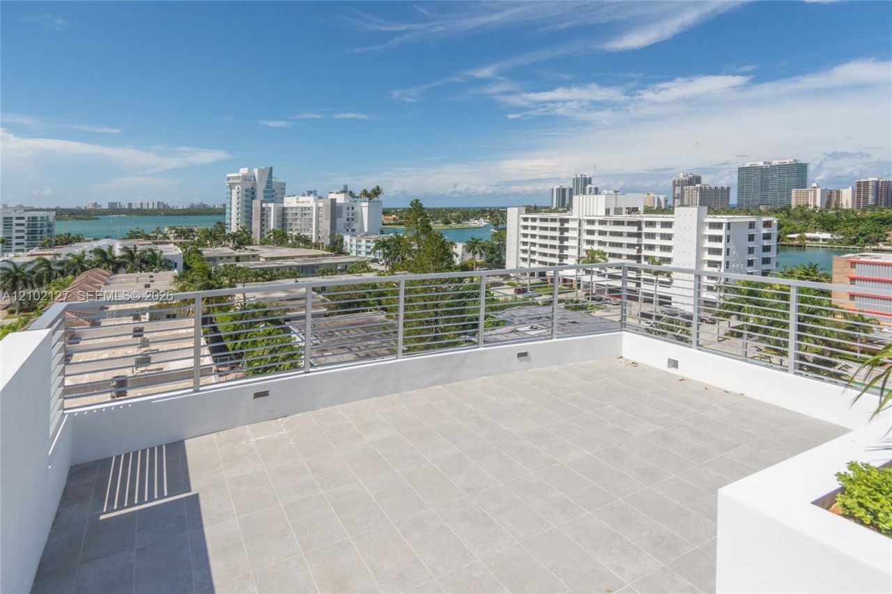 1100 100th St , Unit 302, Bay Harbor Islands, FL 33154 Photo